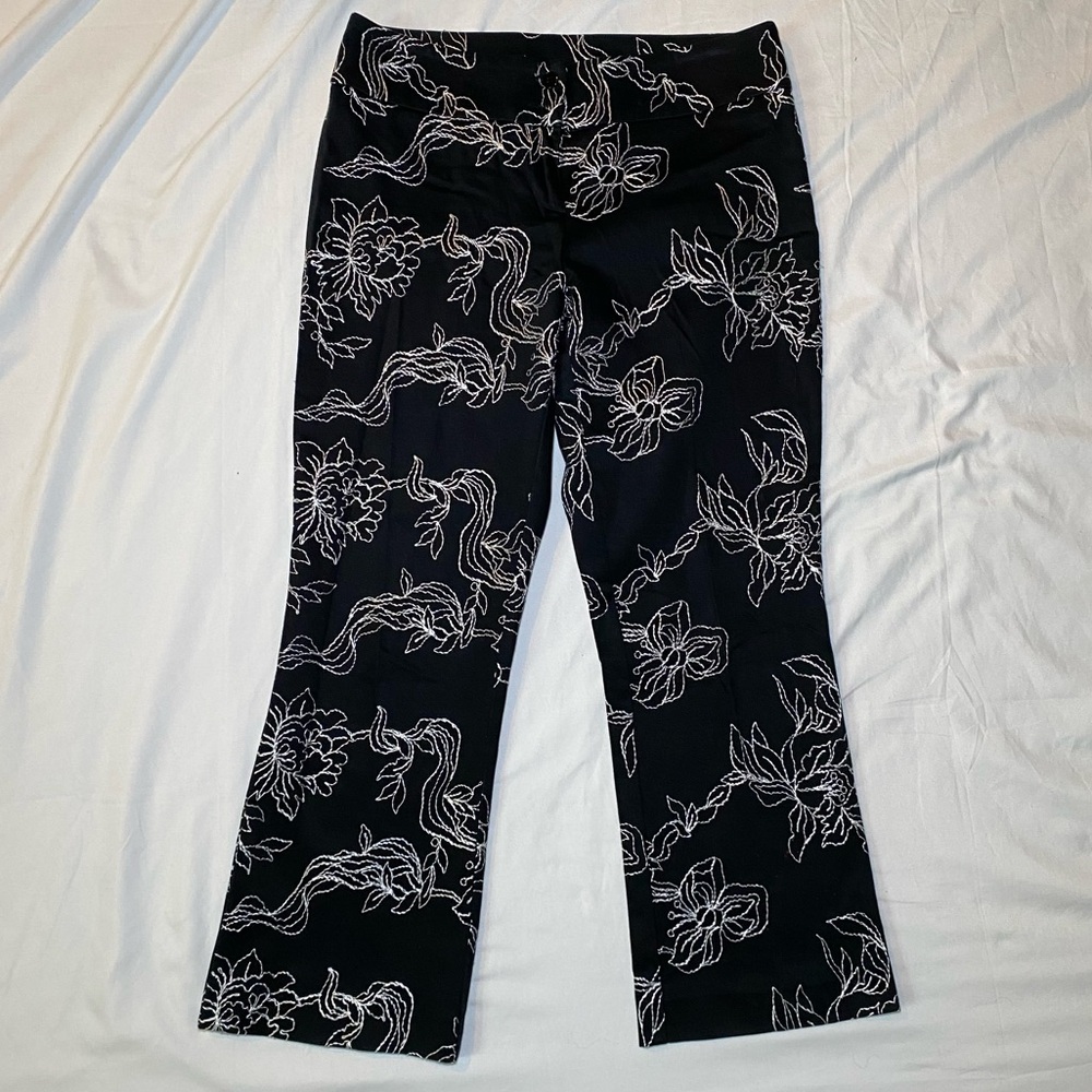 Vintage Cache Black Floral Embroidered Capris Size 6 28" Waist